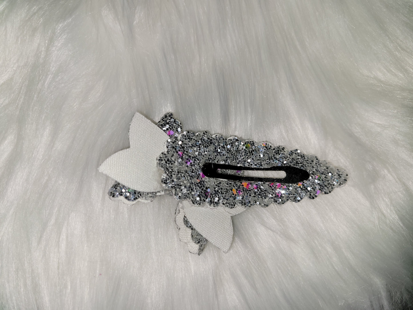 Silver scalloped snap clip