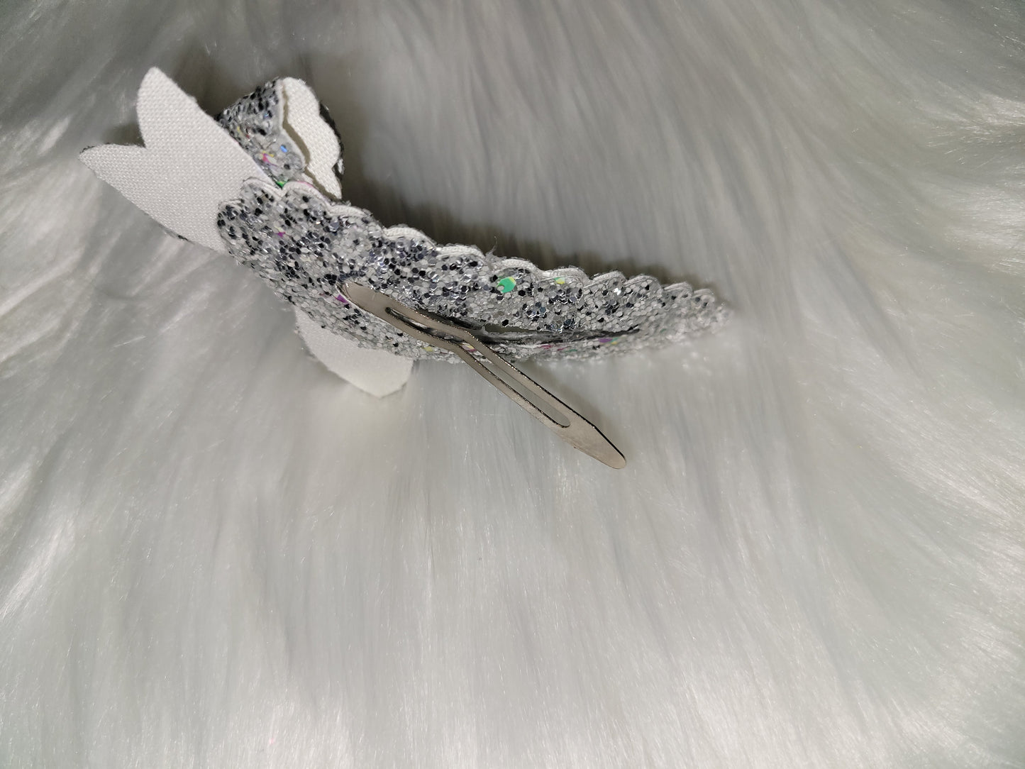 Silver scalloped snap clip