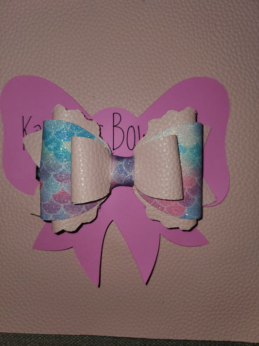 Scalloped layered bow