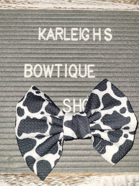 Cow bow